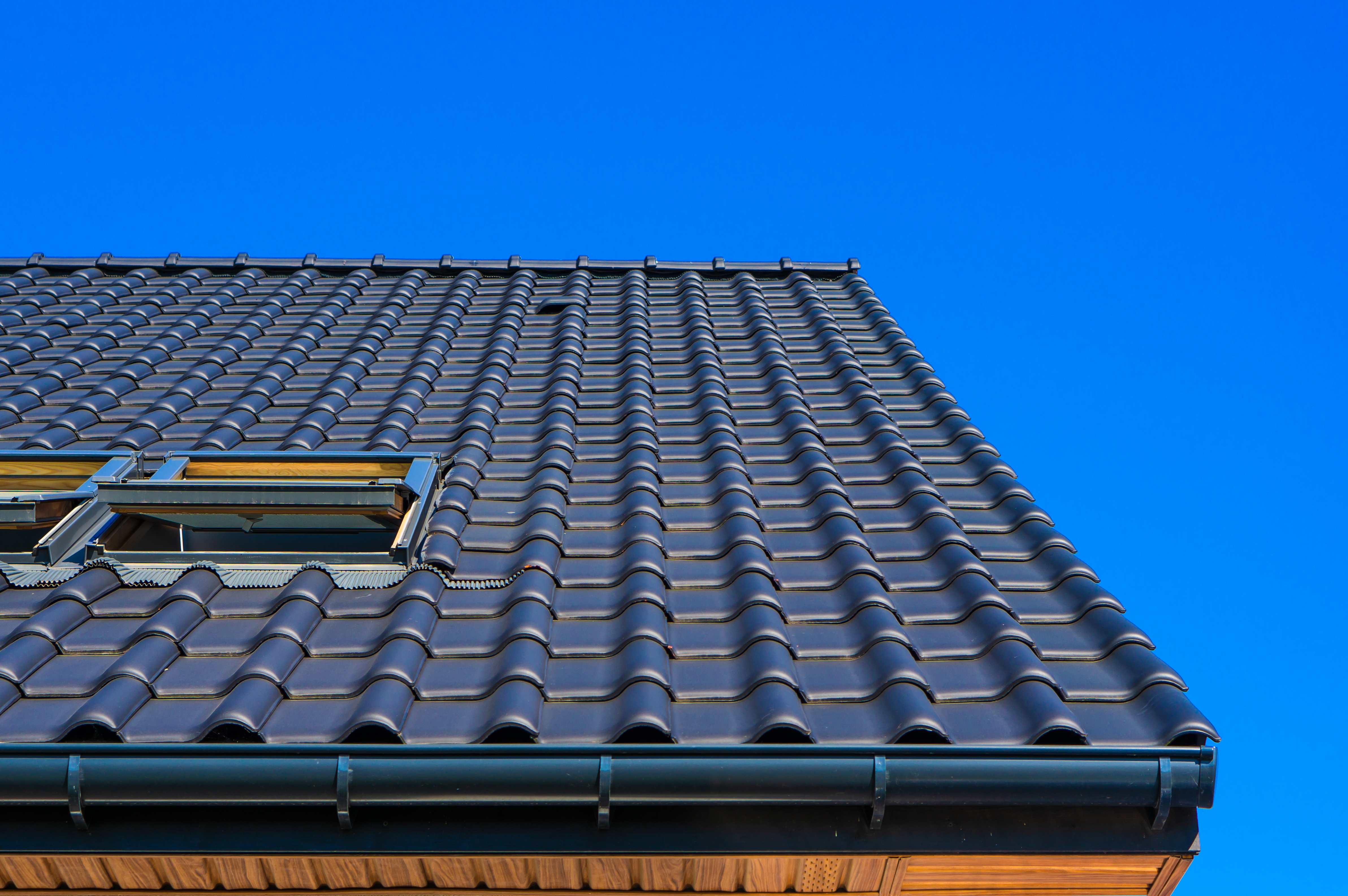 New asphalt shingle roof installation
