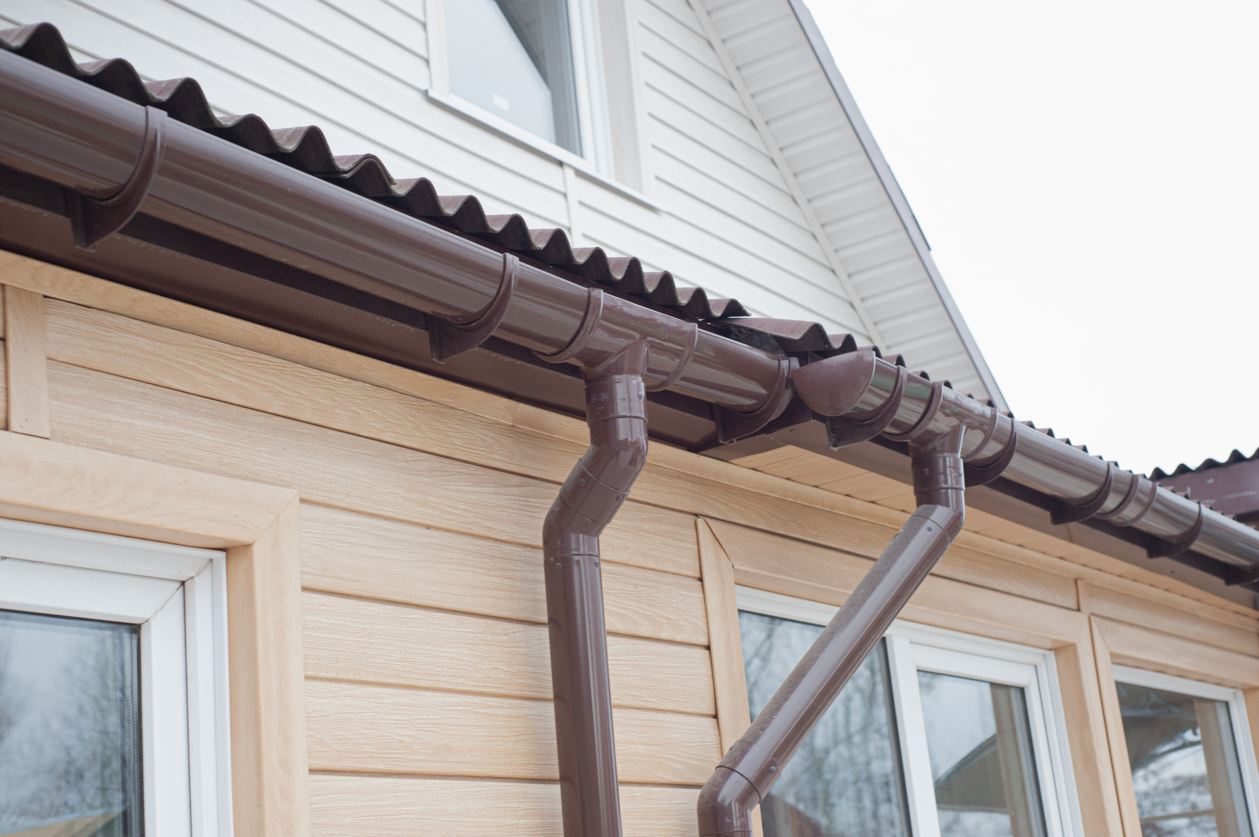 New seamless gutter installation