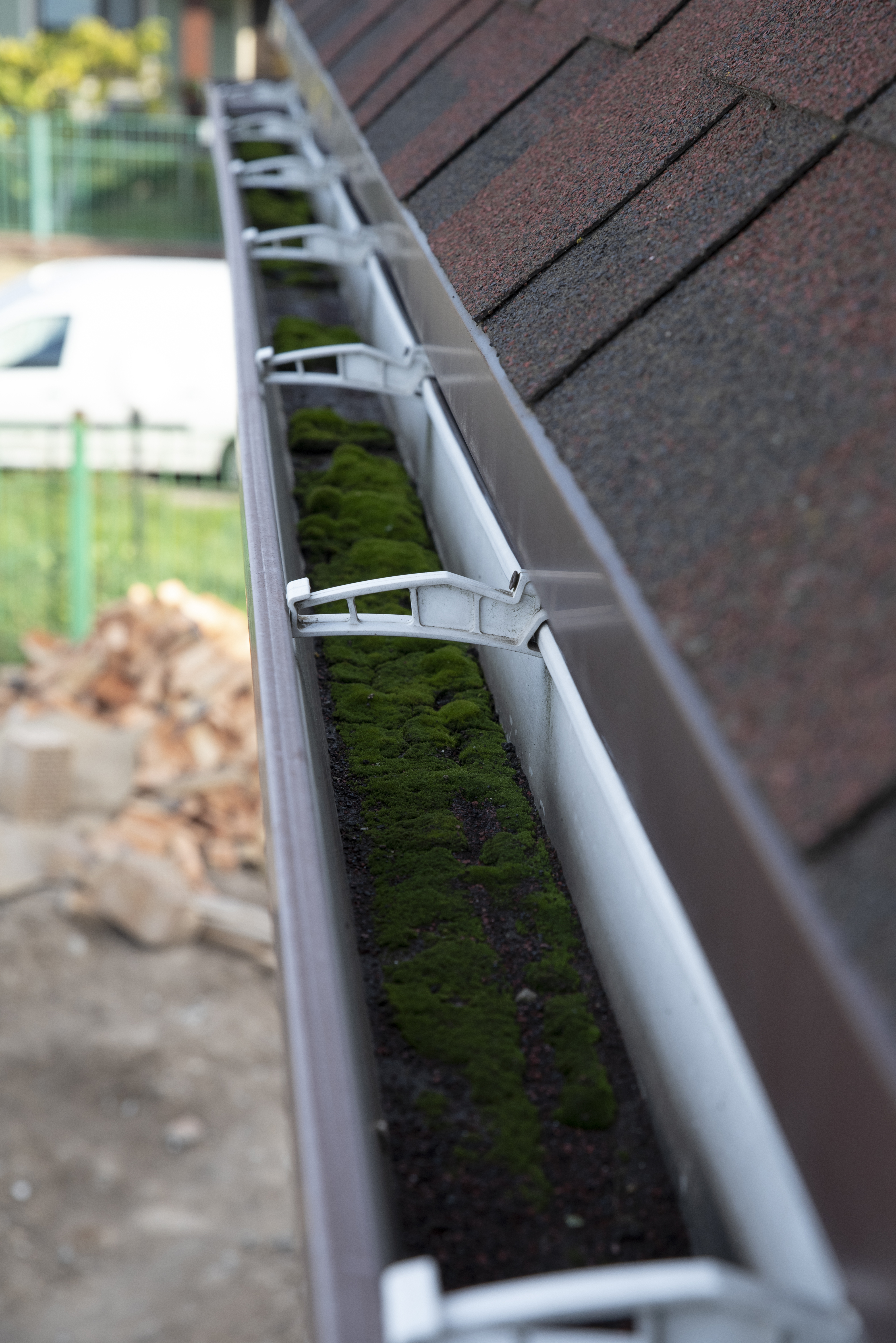 Gutter with leaf guard detail